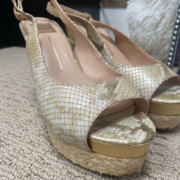 Dolce Vita Gold Platform wedges - Picture 4 of 5